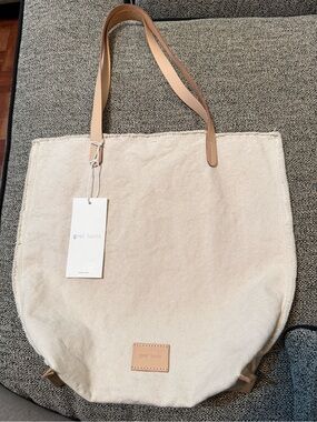 New Graf Lantz Hana Canvas
Tote Cream Natural with leather handles.